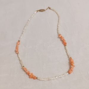 💐 White and Peach Beaded Necklace